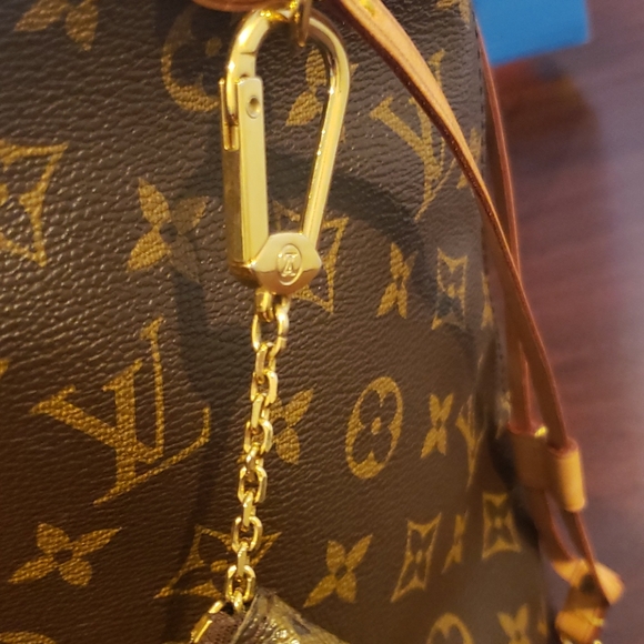 Louis Vuitton Monogram Key Pouch🤎 - Picture 5 of 6